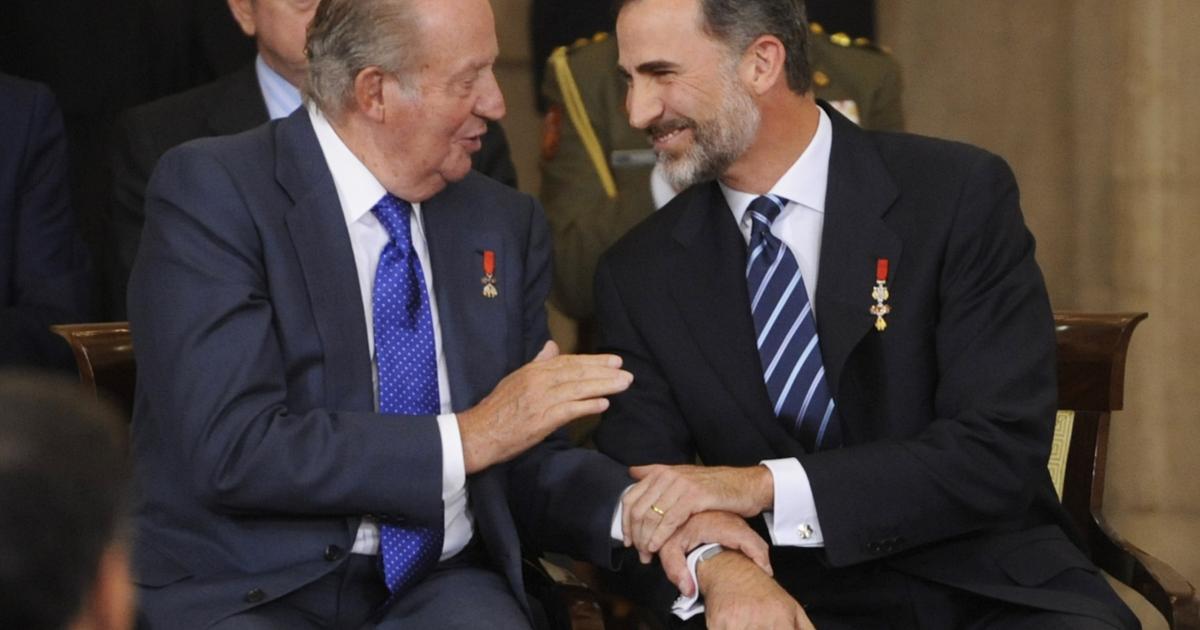 El rey emérito, Juan Carlos I, y su hijo Felipe VI.