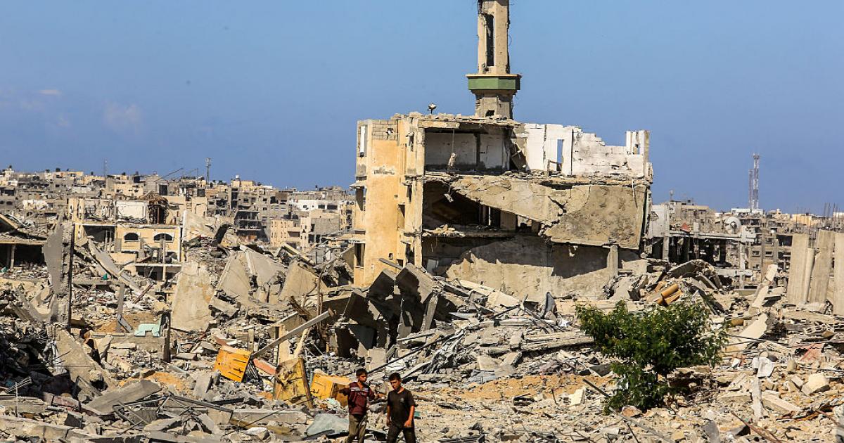 Escombros y destrucción en Jan Yunis, este 16 de octubre