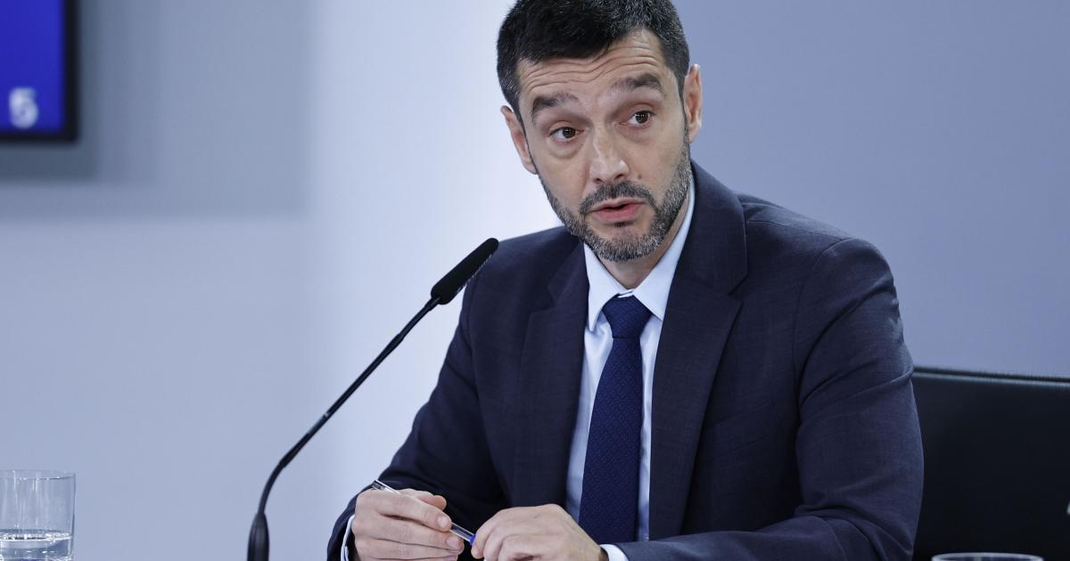 El ministro de Derechos Sociales y Consumo, Pablo Bustinduy durante la rueda de prensa tras el Consejo de Ministros.