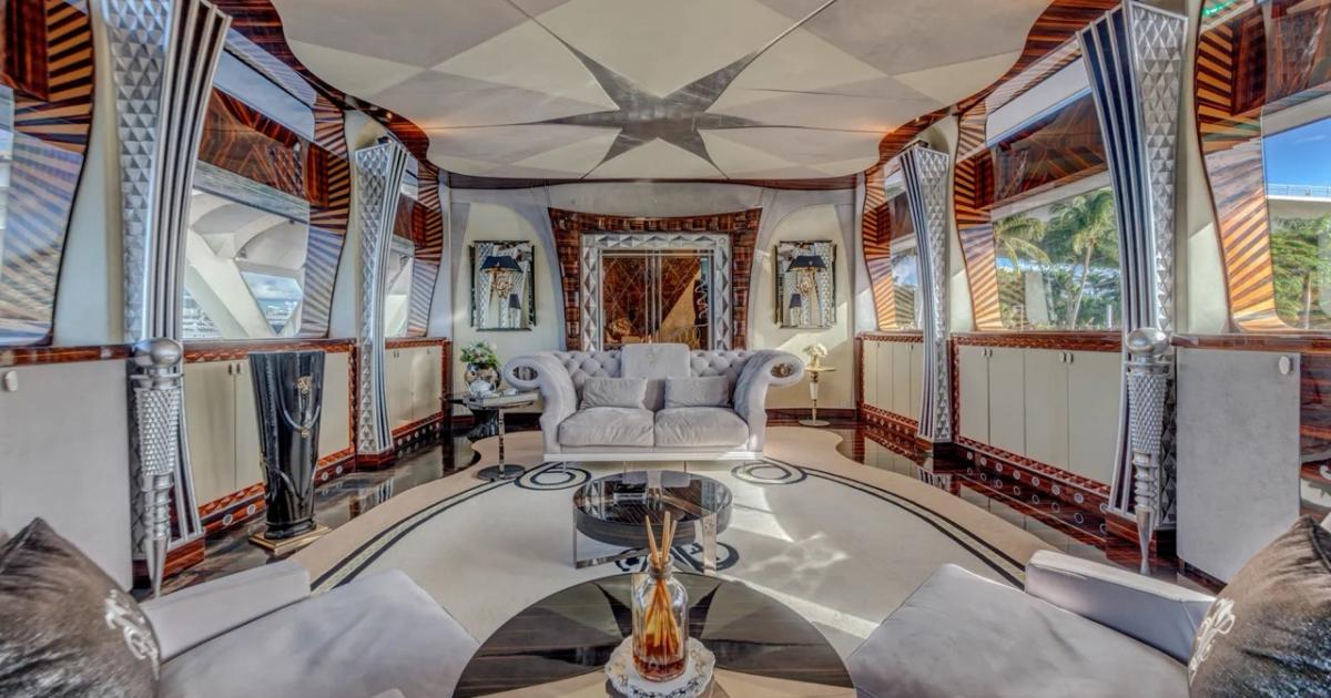 Interior del súperyate Thunder, en el Mediterráneo