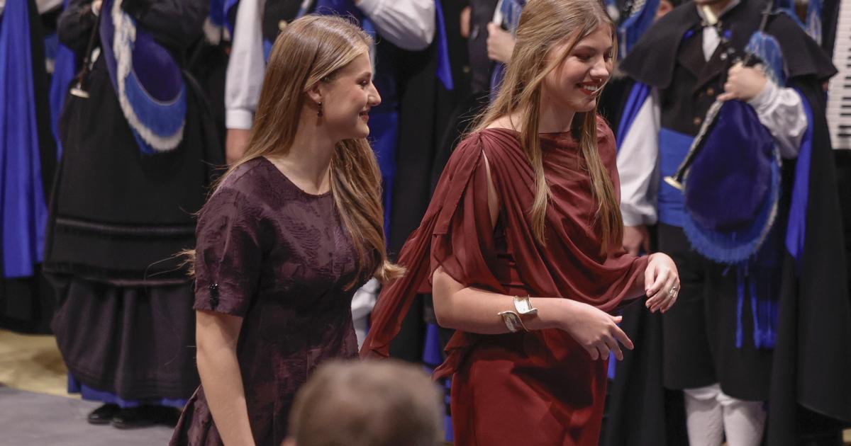 La princesa Leonor y la infanta Sofía, muy cómplices en los Premios Princesa de Asturias 2025