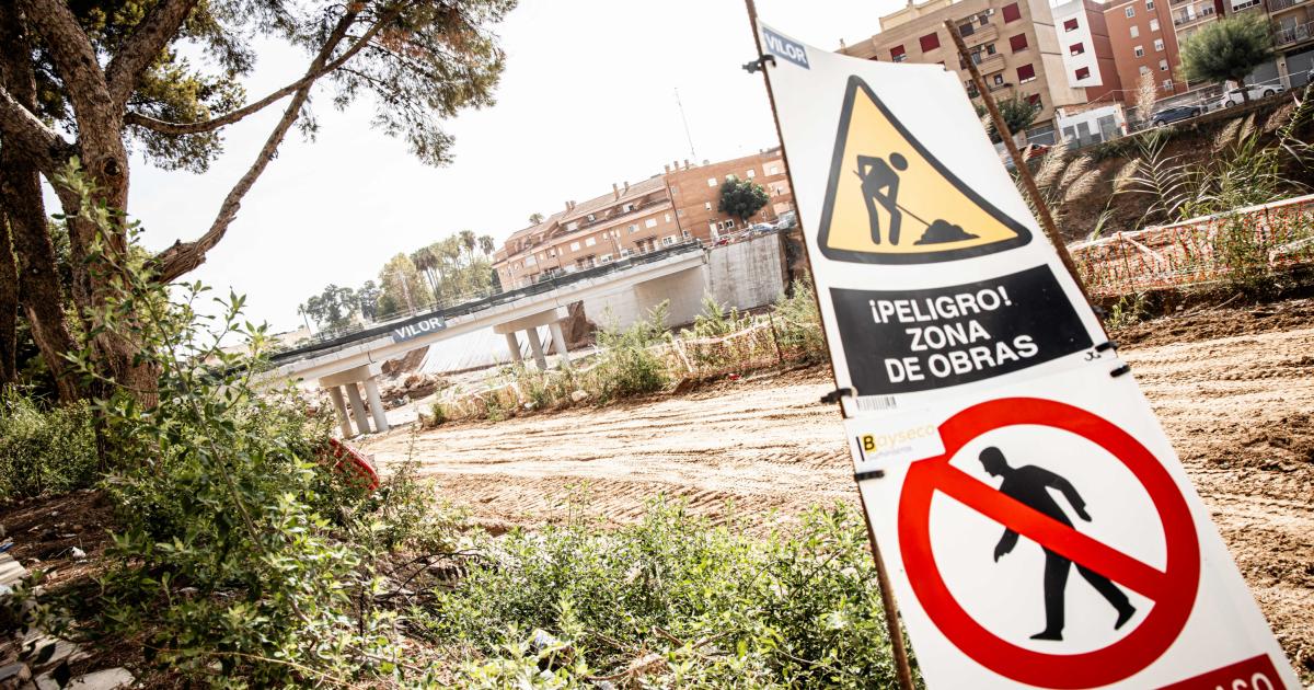 El barranco del Poyo en obras un año después del desborde.