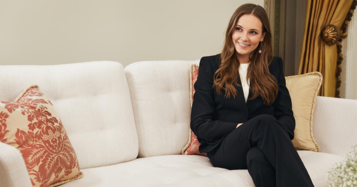 Ingrid Alexandra de Noruega posa en su despacho del Palacio Real de Oslo en su 18 cumpleaños