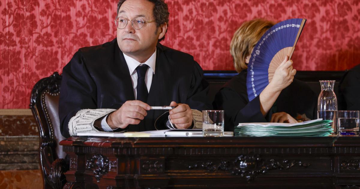 El fiscal general del Estado, Álvaro García Ortiz (i) al inicio del juicio