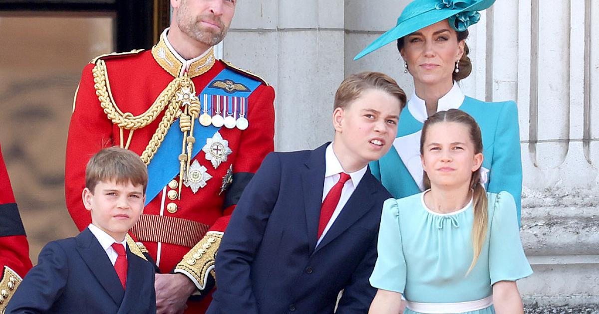 Los príncipes de Gales, con sus tres hijos en el balcón de Buckingham