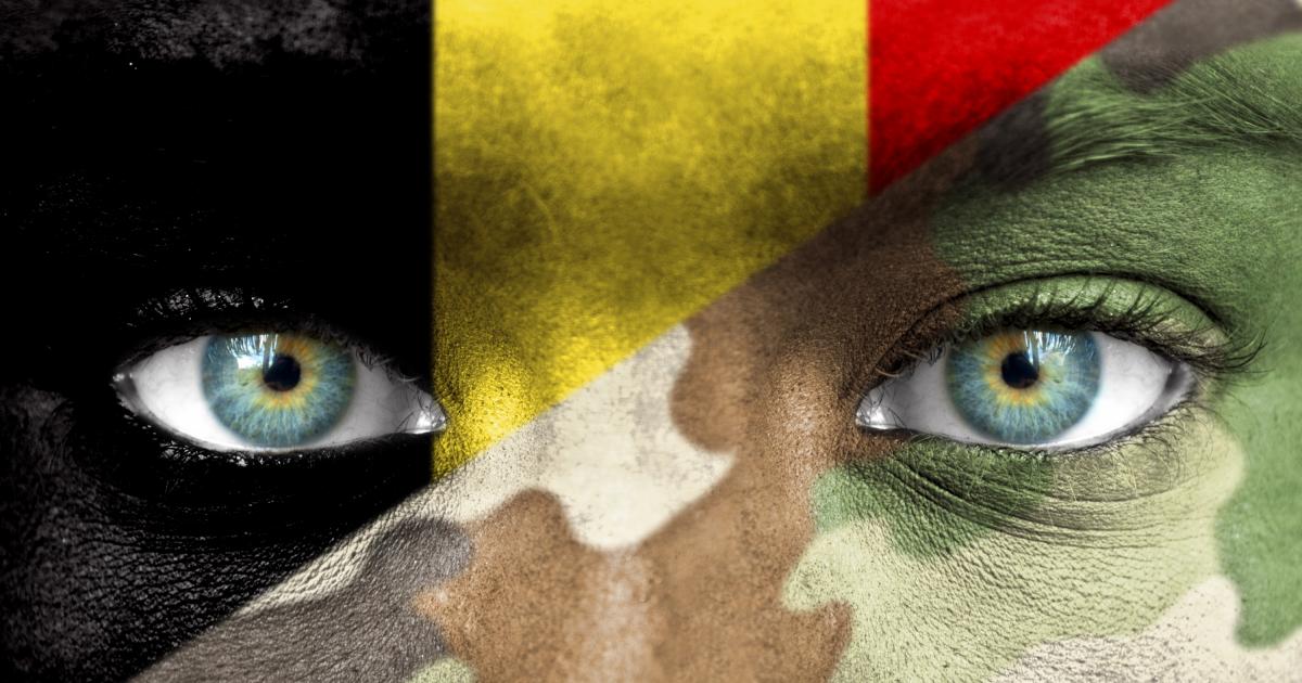 Montaje del rostro de una soldado belga, con pintura de guerra y los colores de su bandera nacional.