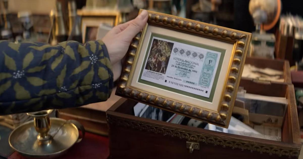 Décimo enmarcado del 'spot' de la Lotería de Navidad 2025.