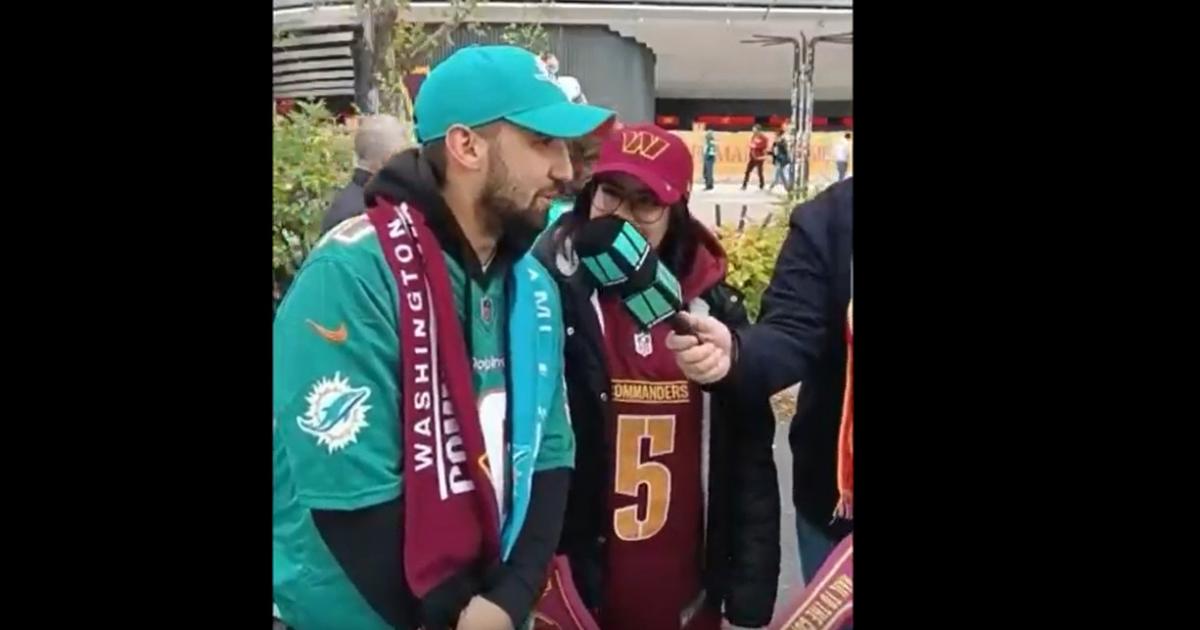 Dos parejas, atienden a 'El HuffPost', antes del partido de la NFL en Madrid.