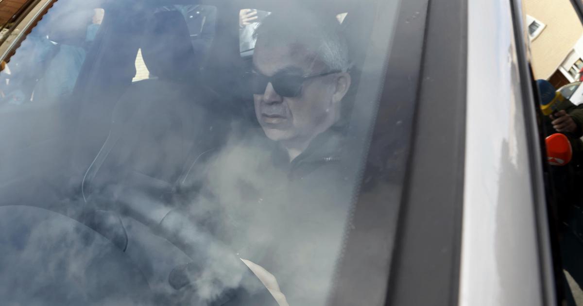 El ex secretario de Organización del PSOE Santos Cerdán llega conduciendo su vehículo a su domicilio en la localidad navarra de Milagro este jueves