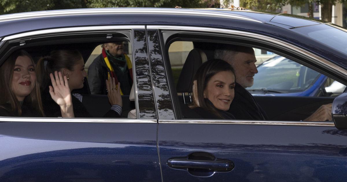 Los reyes Felipe y Letizia, la princesa Leonor y la infanta Sofía en el almuerzo por el 50 aniversario de la monarquía