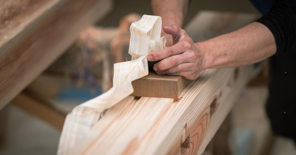 Un carpintero trabajando, en una imagen de archivo