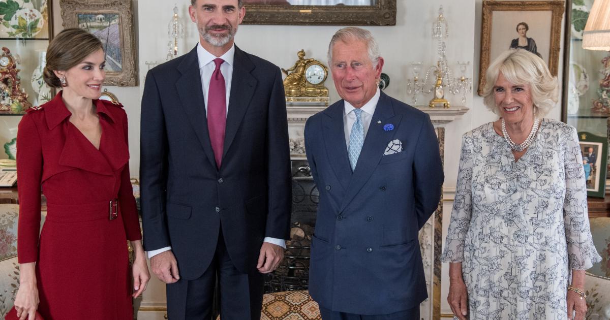 Los reyes Felipe y Letizia y los reyes Carlos y Camilla en Clarence House en la visita de Estado de los reyes de España a Reino Unido en 2017