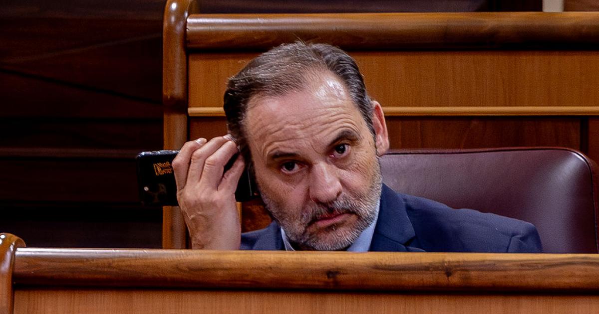 El aún diputado José Luis Ábalos durante una sesión plenaria en el Congreso de los Diputados, el 21 de octubre de 2025 en Madrid.