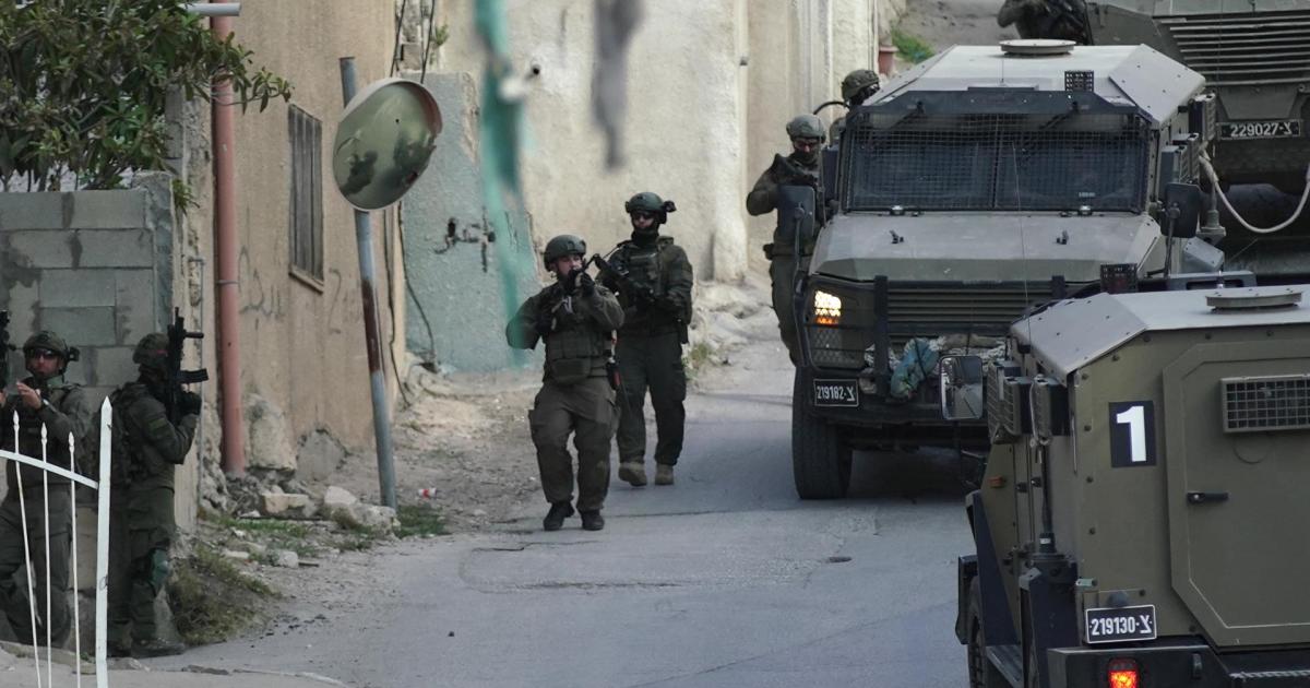Tropas israelíes en las calles de la ciudad de Yenín, en Cisjordania