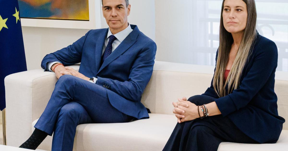 El presidente del Gobierno, Pedro Sánchez, y la portavoz parlamentaria de Junts en el Congreso, Miriam Nogueras; en una imagen de archivo durante un encuentro en Moncloa.