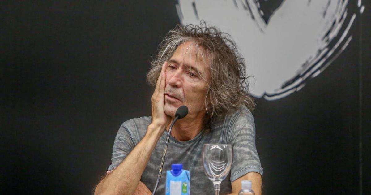 El cantante de Extremoduro, Robe Iniesta, durante una rueda de prensa en el Círculo de Bellas Artes, el 11 de agosto de 2021 en Madrid.