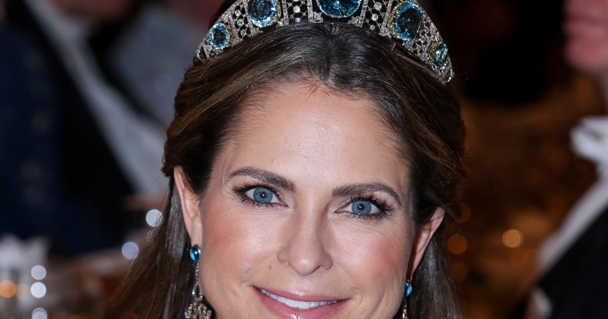 Magdalena de Suecia con la tiara Kokoshnik de aguamarinas en los Premios Nobel 2025