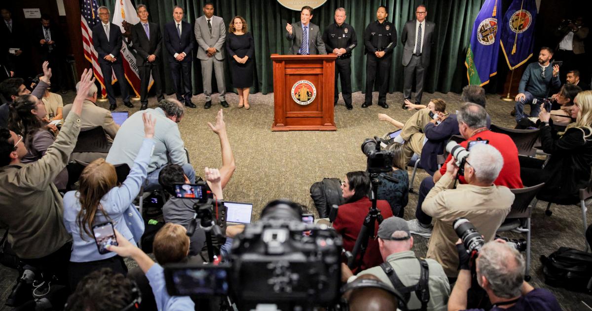 Rueda de prensa de la fiscalía de Los Ángeles sobre el caso de Rob Reiner