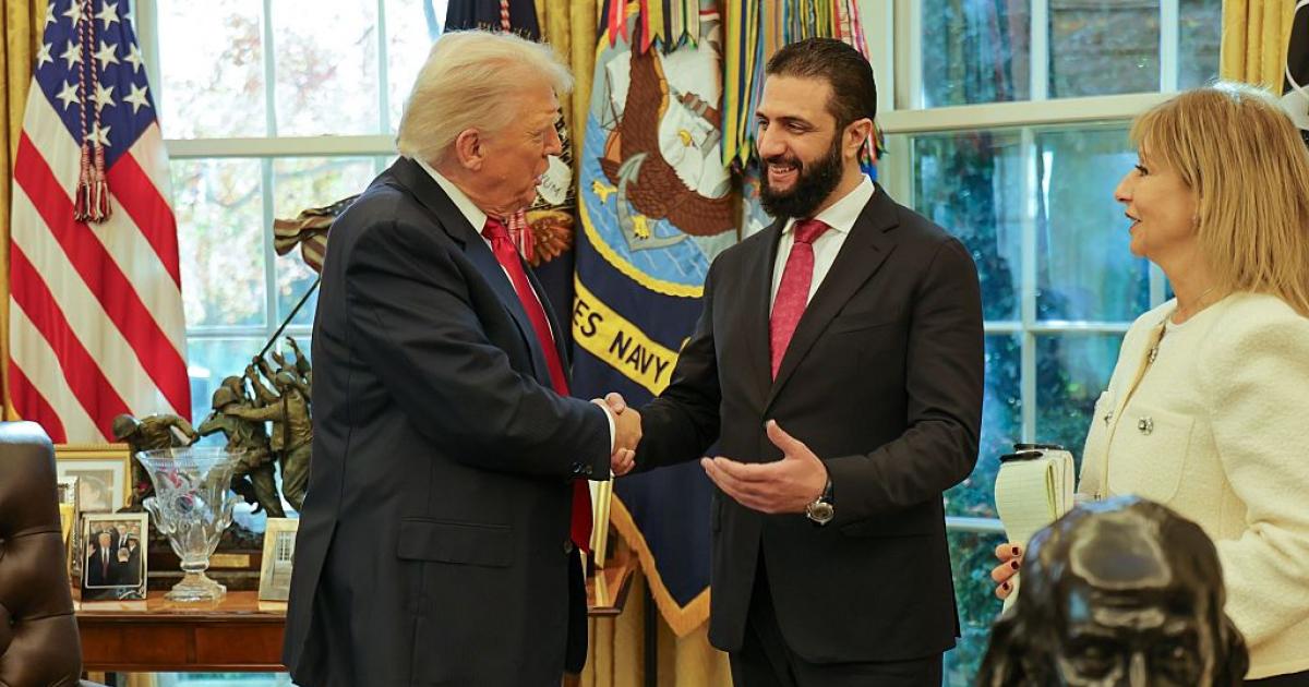 El presidente de los EEUU, Donald Trump, se reúne con el presidente sirio Ahmed Shara en la Casa Blanca, en Washington, el 10 de noviembre de 2025.