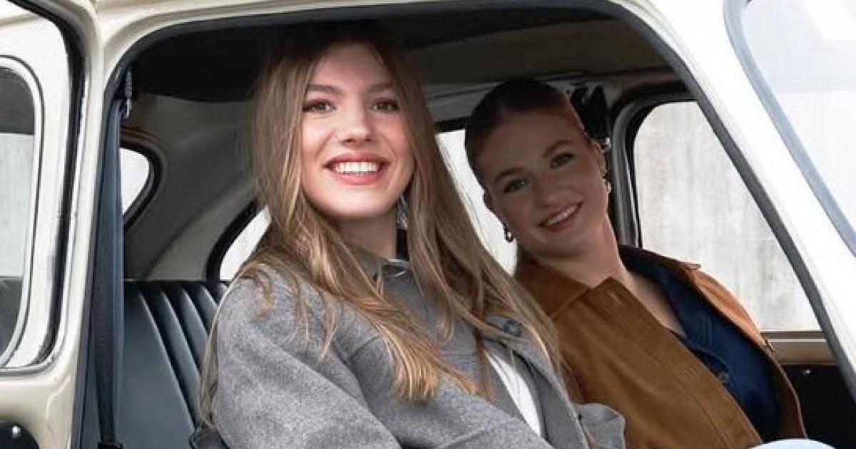 La princesa Leonor y la infanta Sofía subidas a un 600 en Valdesoto, Pueblo Ejemplar de Asturias 2025