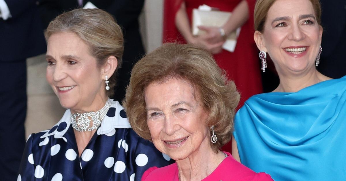 La reina Sofía y las infantas Elena y Cristina en la boda de Theodora de Grecia y Matthew Kumar en Atenas