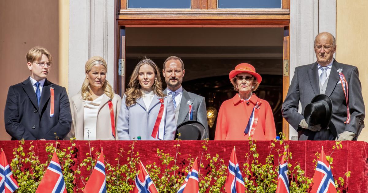 Harald y Sonia de Noruega, Haakon y Mette-Marit de Noruega, Ingrid Alexandra y Sverre Magnus de Noruega en el Día Nacional 2022