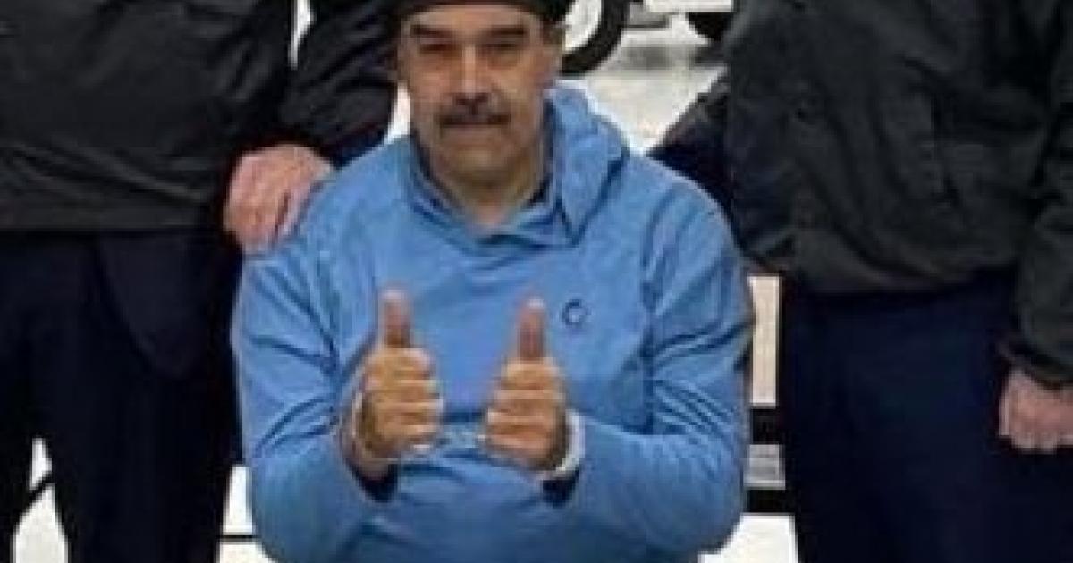 Maduro con el pulgar hacia arriba