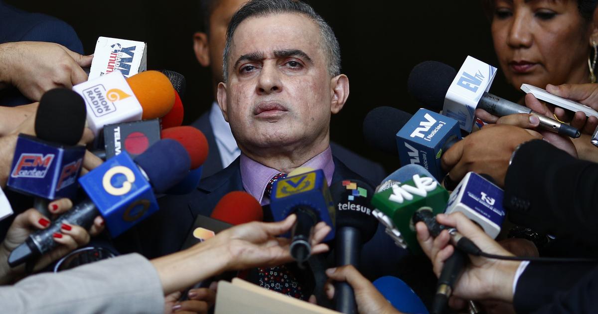El Fiscal General de Venezuela, Tarek William Saab, realiza anuncios ante el Tribunal Supremo de Justicia el 29 de enero de 2019 en Caracas, Venezuela. (Foto de Marco Bello/Getty Images)