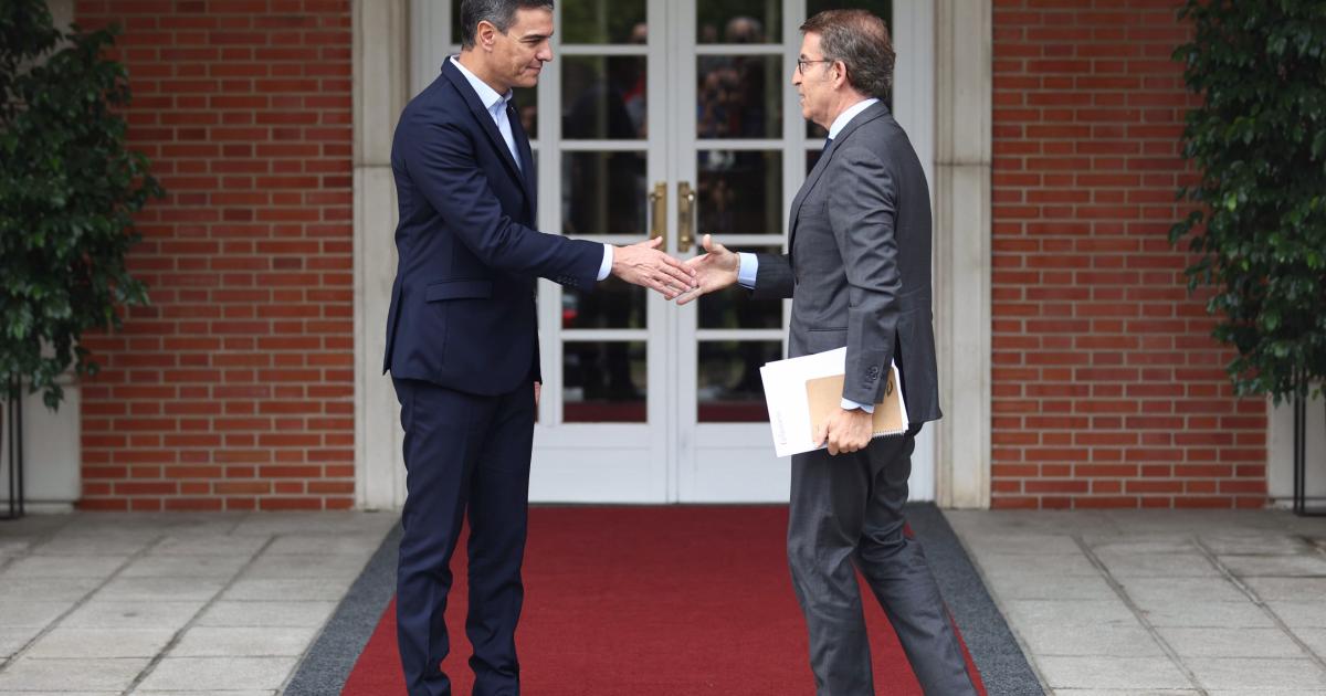 El presidente del Gobierno, Pedro Sánchez, y el líder de la oposición, Alberto Núñez Feijóo.