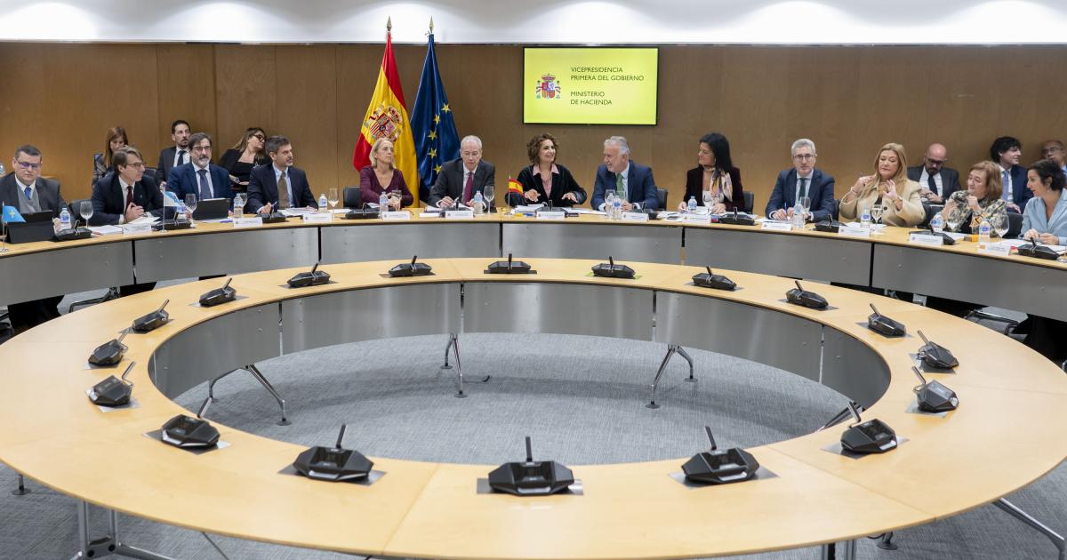 MADRID, SPAIN - JANUARY 14: The First Vice-President and Minister of Finance, Maria Jesus Montero (6l), and the Minister of Territorial Policy and Democratic Memory, Angel Victor Torres (5r), during the Fiscal and Financial Policy Council (CPFF), on 14 January, 2026 in Madrid, Spain. During the meeting of the Fiscal and Financial Policy Council (CPFF), the minister will present to the autonomous communities the new financing model, which has already provoked rejection both in the regions governed by the PP and among some socialist leaders for having been previously negotiated with ERC. (Photo By Alberto Ortega/Europa Press via Getty Images)