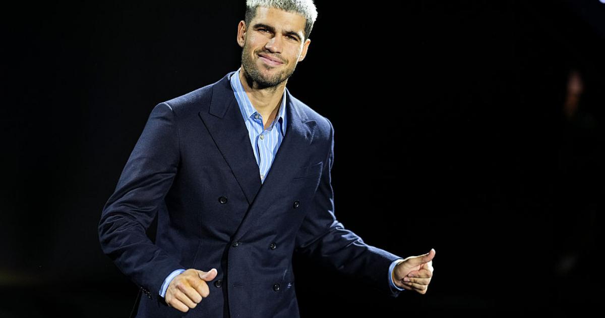Carlos Alcaraz, en la ceremonia de entrega del trofeo como número 1 del año 2025 en Turín