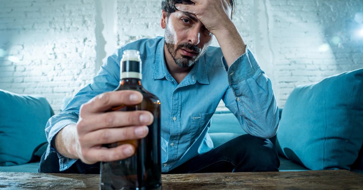 El cuerpo procesa el alcohol de forma diferente y sus efectos se hacen más evidentes.