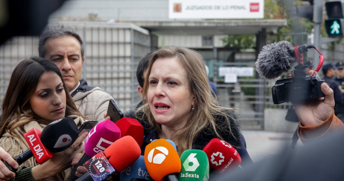 Polonia Castellano, presidenta de Abogados Cristianos, ante los medios