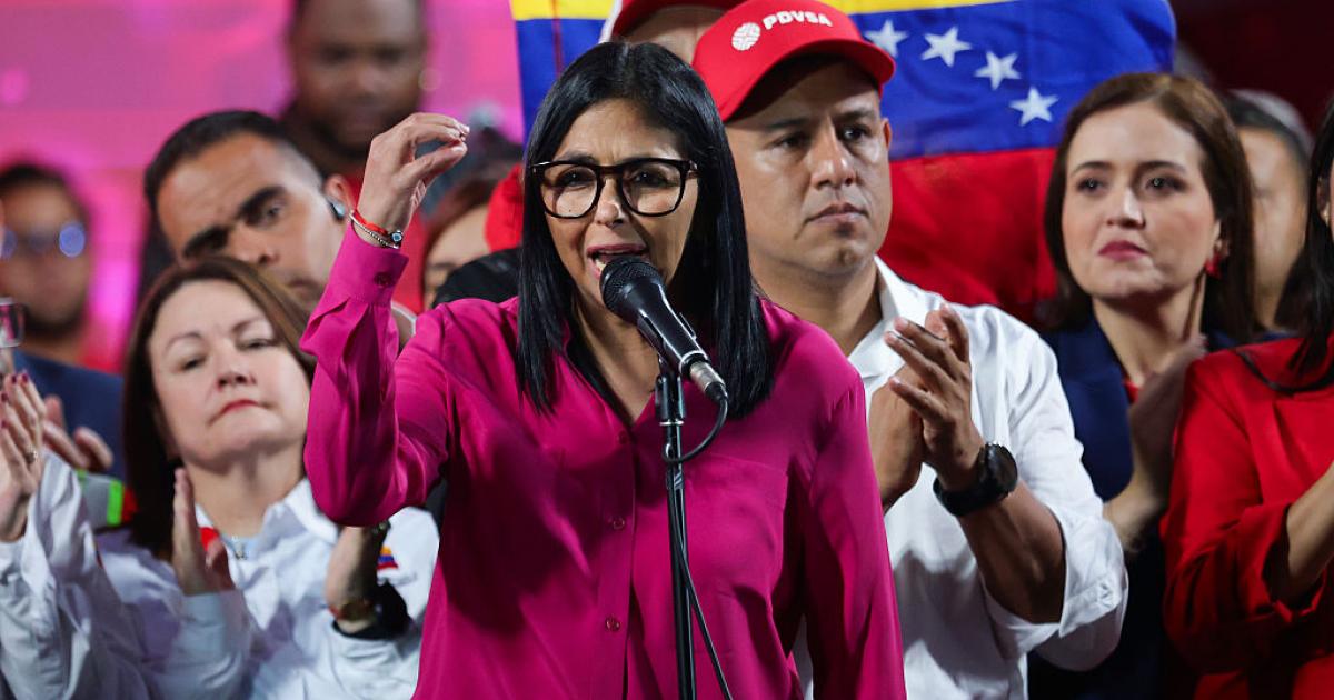 Delcy Rodríguez pronuncia un discurso tras la aprobación de la nueva reforma petrolera por parte de la Asamblea Nacional de Venezuela en el Palacio de Miraflores, el 29 de enero de 2026.