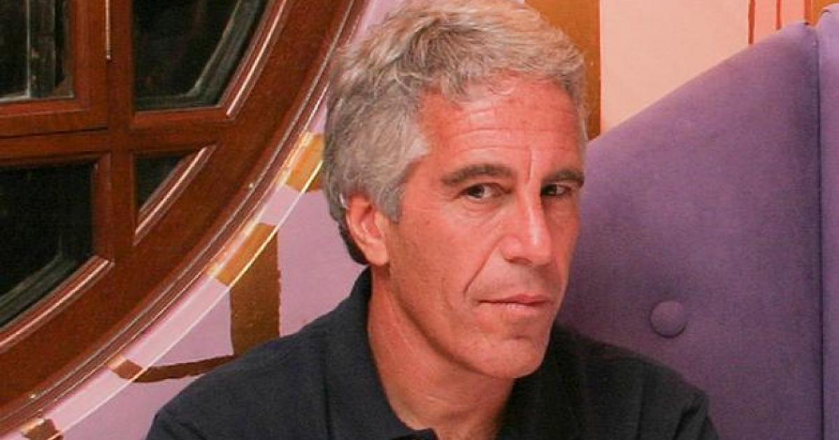 El pederasta Jeffrey Epstein, retratado en Cambridge en 2004, antes de que fuera detenido, cuando aún era un financiero de éxito.