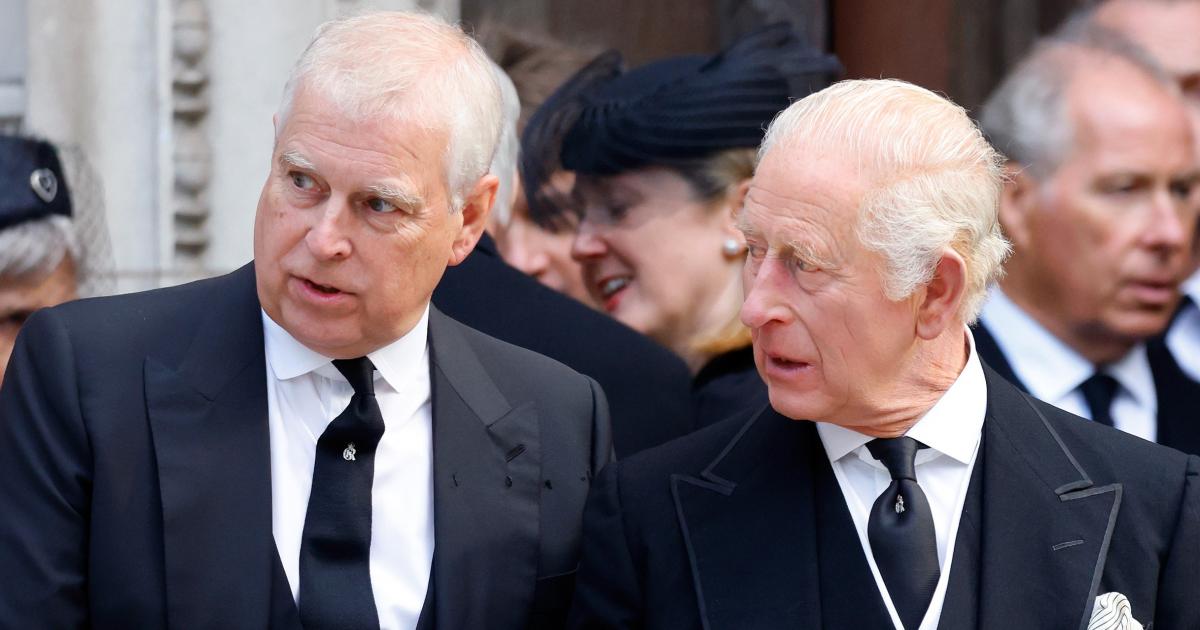 Andrés Mountbatten-Windsor y Carlos III tras el funeral de la duquesa de Kent