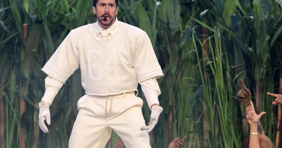 Bad Bunny, durante su actuación en la Super Bowl