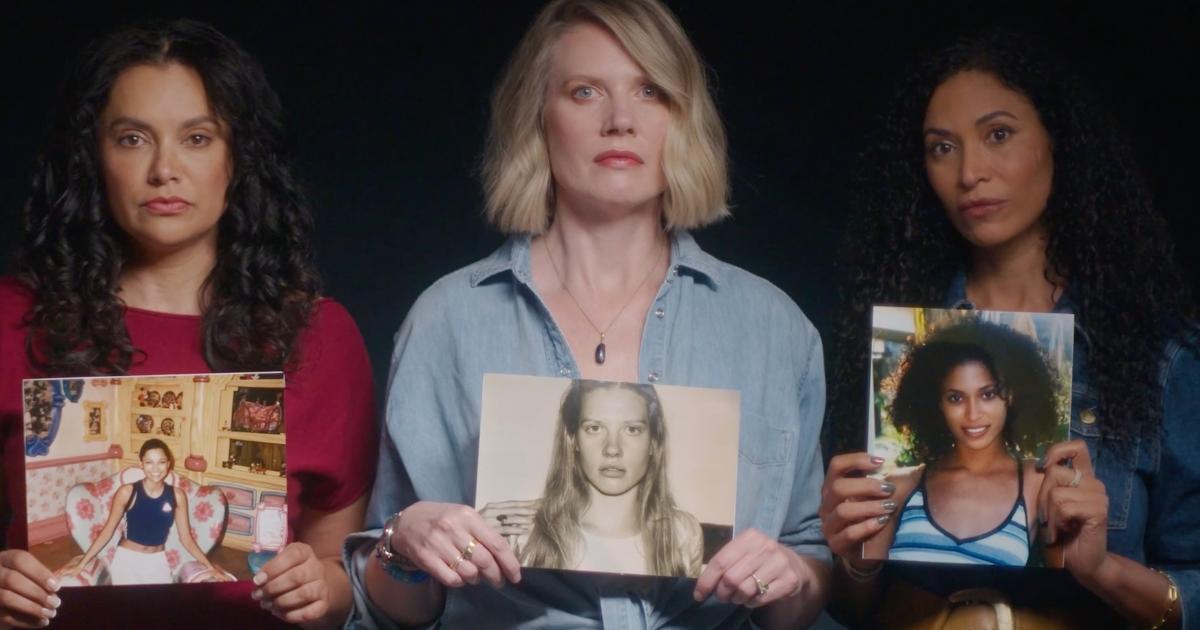 Varias de las supervivientes del pederasta Jeffrey Epstein, durante el anuncio emitido en la final de la Super Bowl del 8 de febrero de 2026, reclamando justicia sobre el caso.