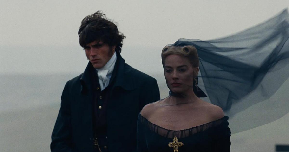 Jacob Elordi y Margot Robbie, en una escena de 'Cumbres borrascosas'