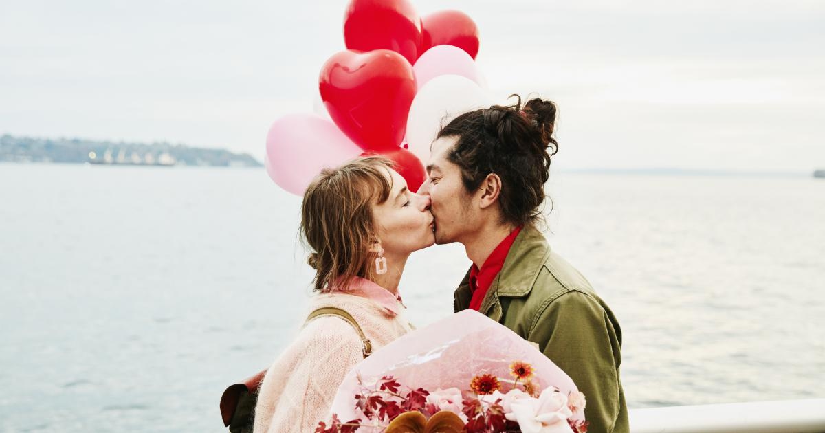 Una pareja celebrando San Valentín.