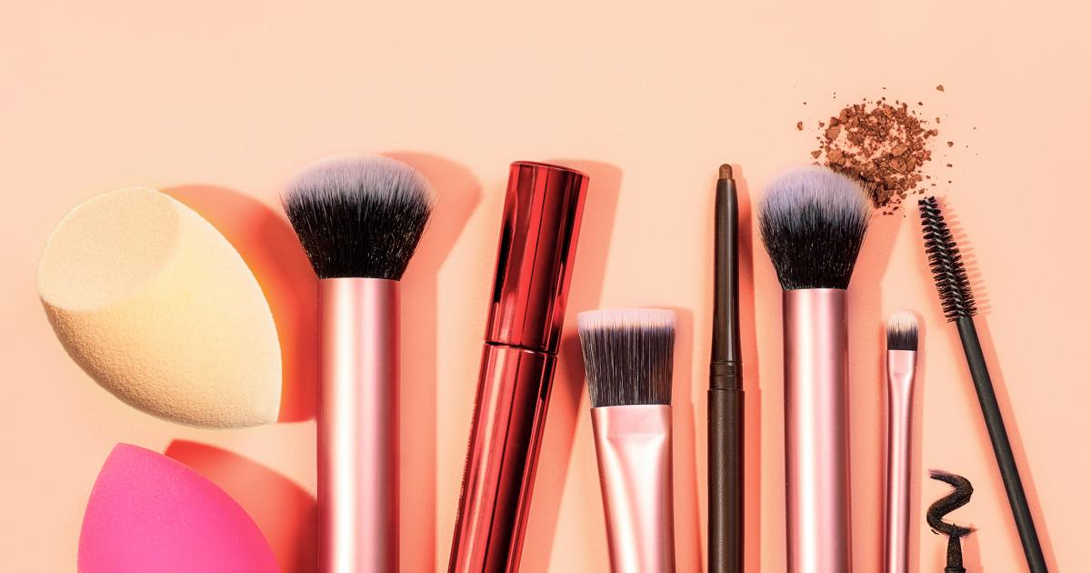 Brochas, esponjas y otros utensilios de maquillaje