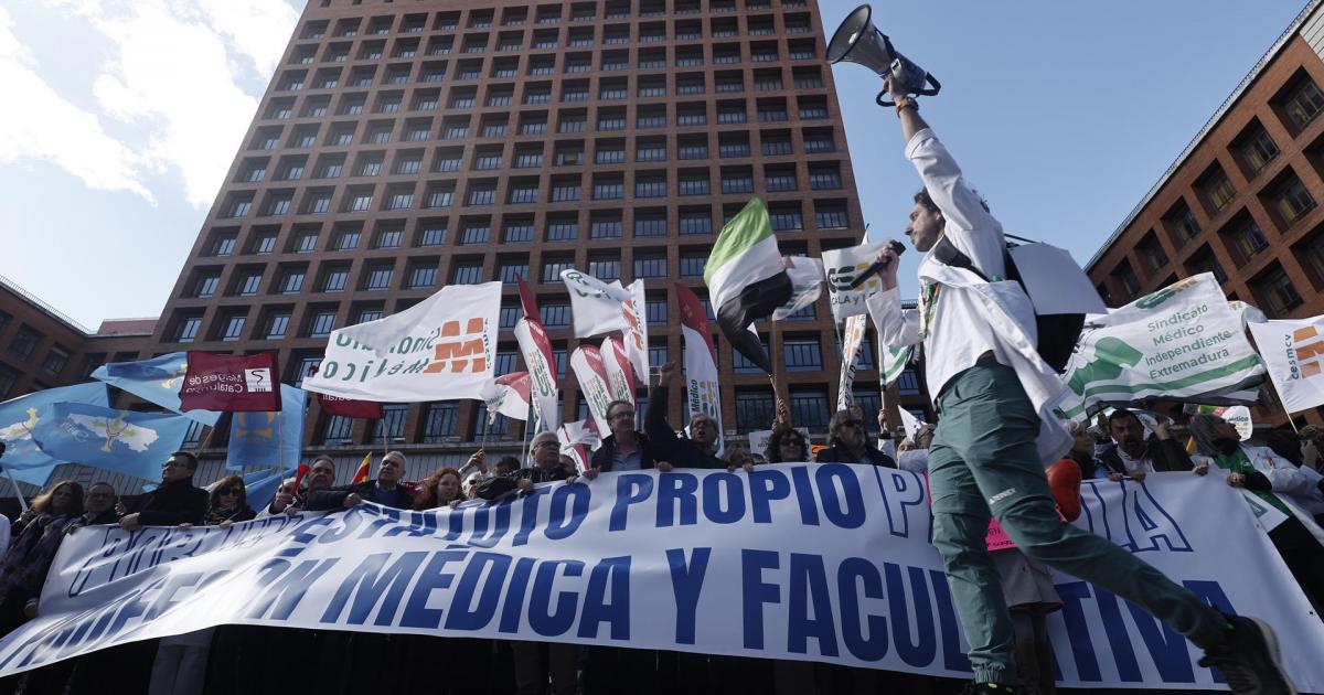 Manifestación de médicos frente al ministerio de Sanidad
