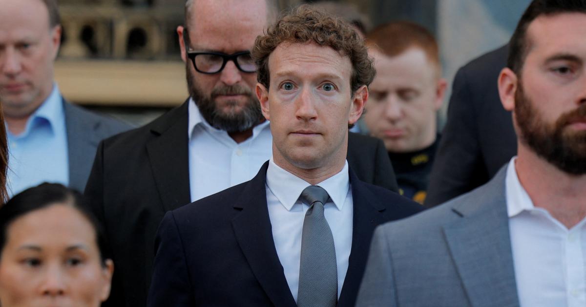 El CEO y fundador de Meta, Mark Zuckerberg, a la salida del juzgado en Los Ángeles (California, EEUU), en el que ha testificado en el juicio sobre adicción a redes sociales.