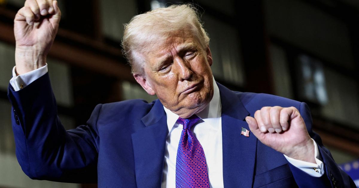 El presidente de EEUU, Donald Trump, durante una visita a una acería en Georgia.