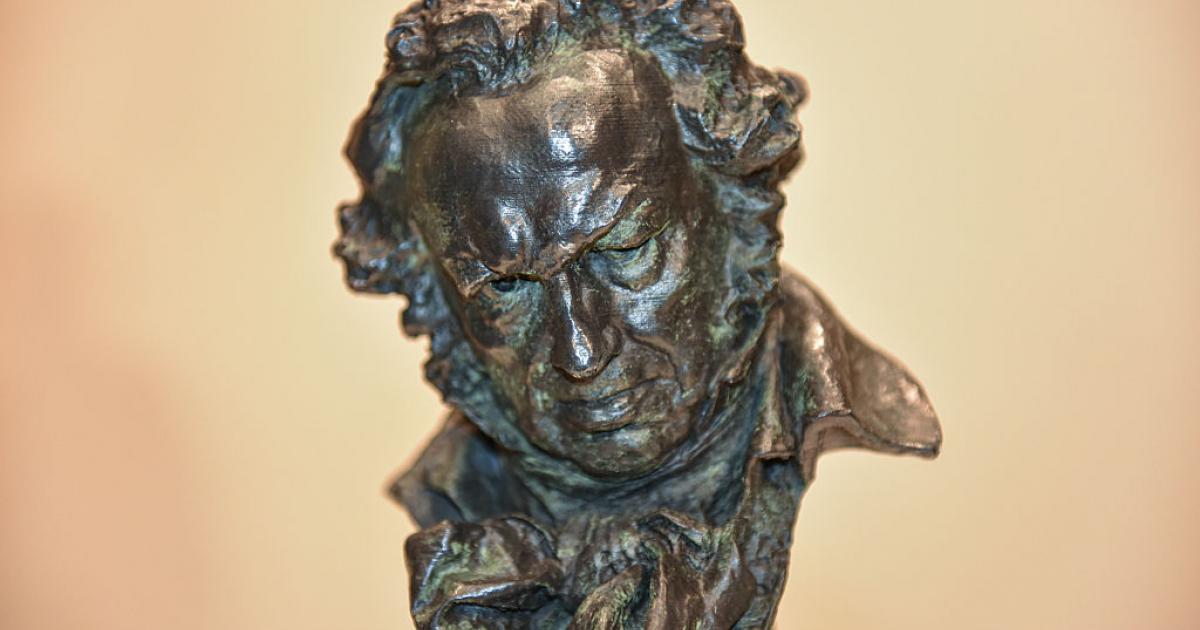 Detalle de una de las estatuillas de los Premios Goya