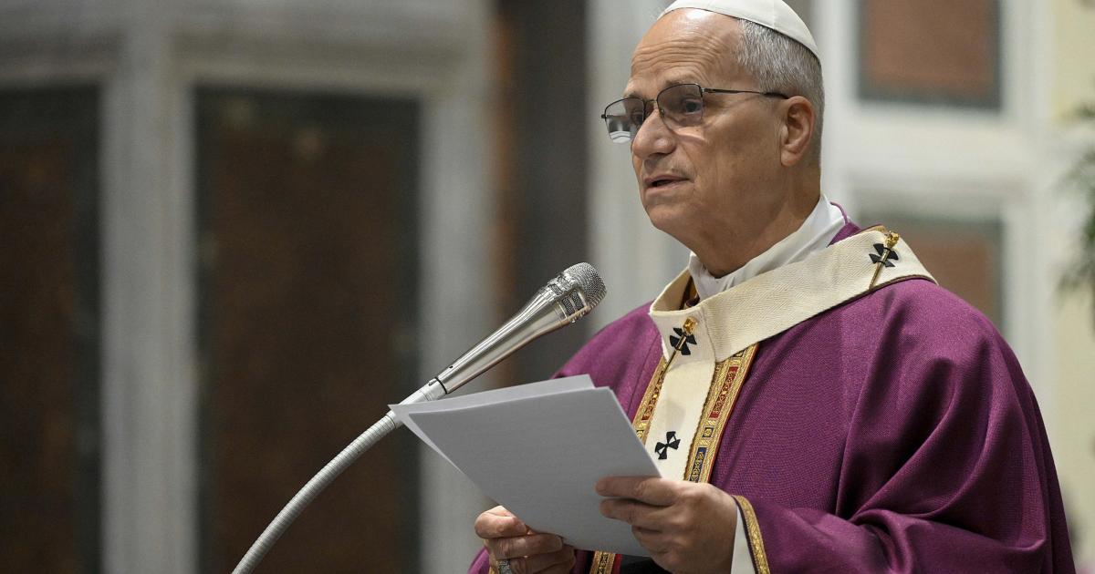 El papa León XIV durante una misa en Roma
