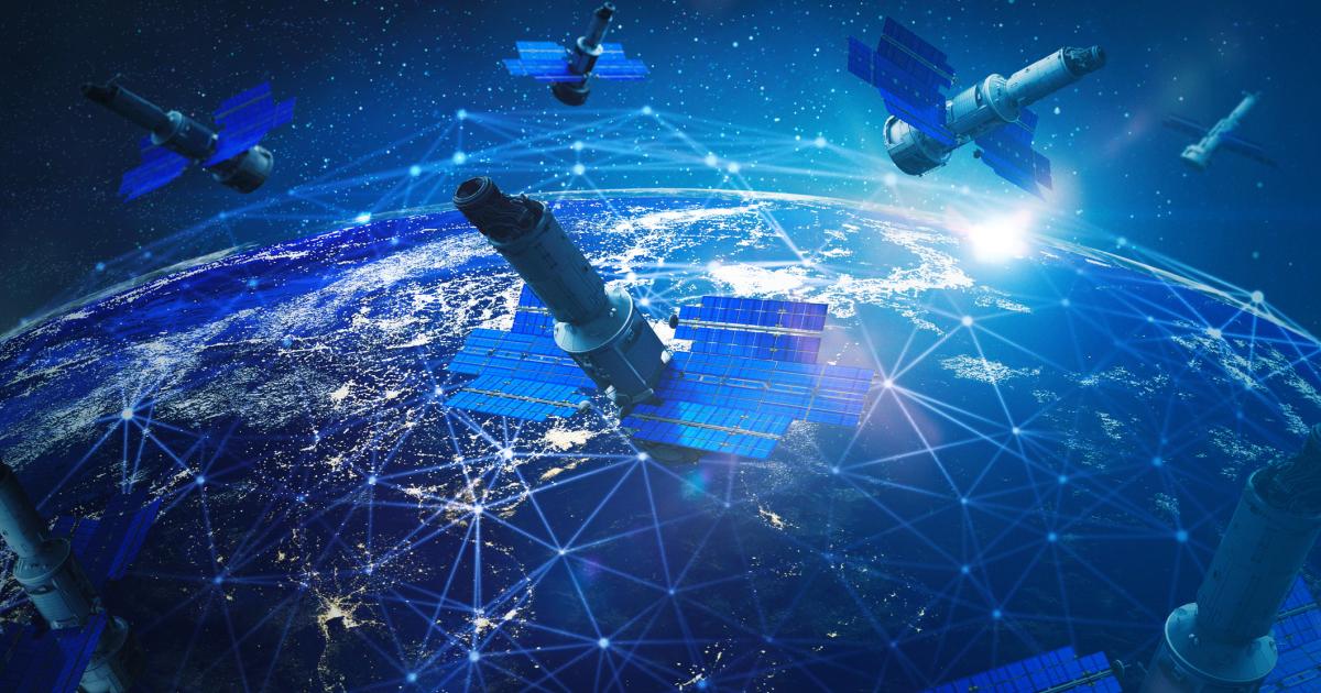 Ilustración de diversos sistemas de comunicación satelital por internet con la Tierra.