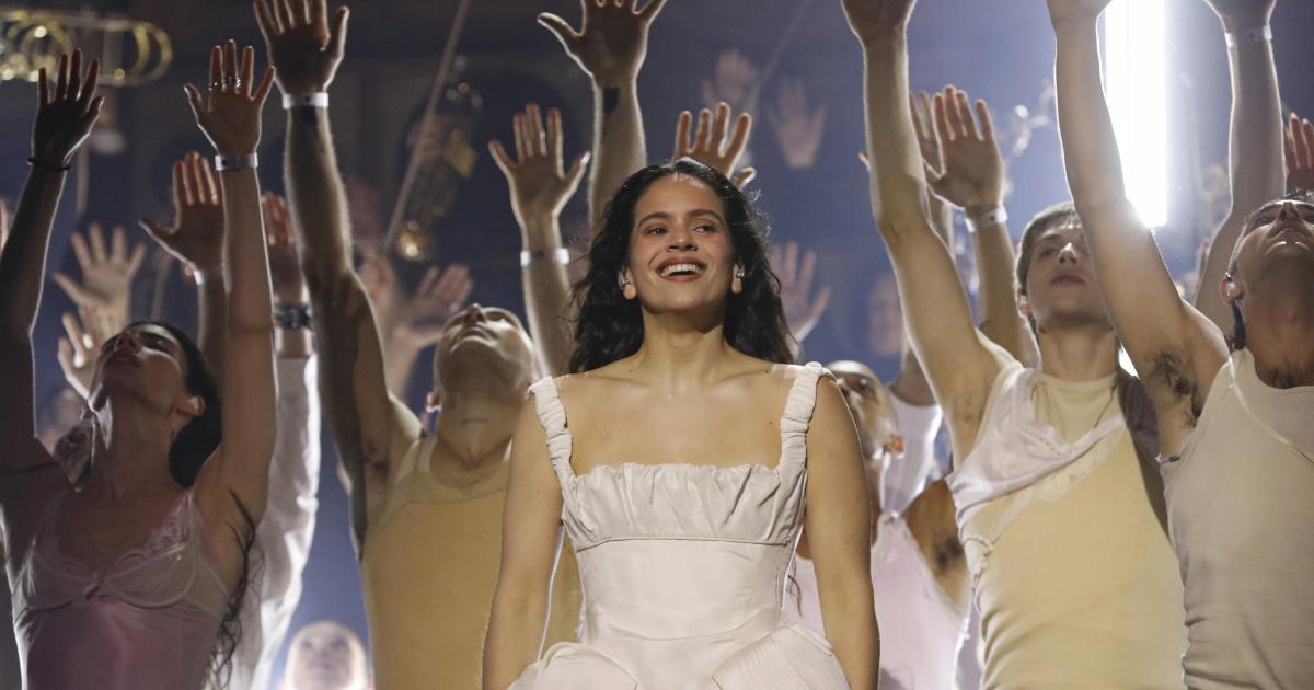 Rosalía, durante su actuación en los premios Brit