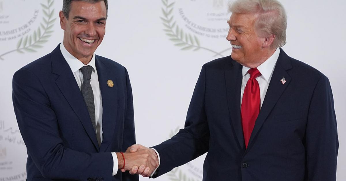 El presidente de España, Pedro Sánchez, y el presidente de EEUU, Donald Trump, en una imagen de archivo.