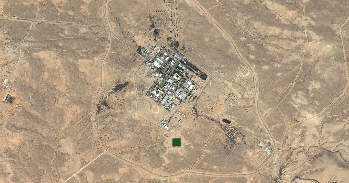 Imagen satelital de la instalaciones del Centro de Investigación Nuclear Simón Peres de Israel con el reactor de Dimona, en el desierto de Néguev.